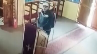 Photo of (Видео) Крадец „оперира“ во црква во Катланово, сите икони ги провери дали има пари