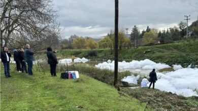 Photo of МИСТЕРИОЗНАТА БЕЛА ПЕНА ОД ВАРДАР СЕ ПОЈАВИ И ВО ЗЕЛЕНИКОВО