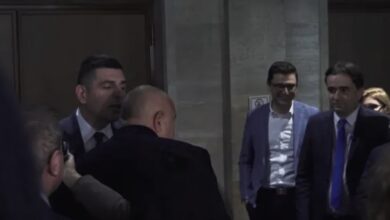 Photo of „Ајде, знам дека сакаш да ми ги штипнеш ушите“: Се судрија Бојко Борисов, Ивајло Мирчев и Асен Василев