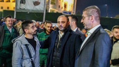 Photo of ( ХИТ Видео) Мицкоски со дронски фотографии од собирот за чистење, Сите вмровски скопски градоначалници на вечерашниот „спектакал“ Скопје е на нозе