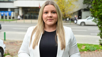 Photo of (ВИДЕО) Кузмановска: Нов удар врз младите, ДПМНЕ ги намалува парите за студентски стандард за 7,3 милиони евра во Буџетот