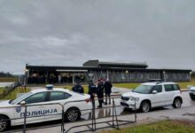 Photo of (ФОТО+ВИДЕО) Се полни судницата во Идризово за почетокот на судењето за „Пулс“. Видливо големо полицициско обезбедување