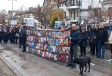 Photo of (Видео) Ново разочарување кај родителите од Кочани, по одложувањето на второто рочиште: Нѐ третираат како во административен записник!