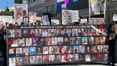 Photo of (ГАЛЕРИЈА) Пораки од „Маршот за ангелите“: Моето дете беше убиено од систем кој не штити туку убива. Колку детски животи треба да згаснат за да се разбудите