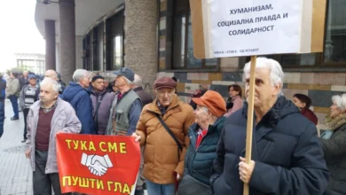 Photo of Пензионерите од пред Уставниот суд порачаа, доста е со поделби, со процентуално зголемување на пензиите ќе немаме за леб