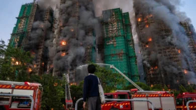 Photo of Приведени 15 лица под сомнение за убиство од небрежност во пожарот во Хонг Конг, соопшти полицијата