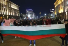 Photo of Бран протести низ Бугарија: Како одговор на граѓанскиот гнев предлог-буџетот е повлечен, но притисокот за предвремени избори продолжува