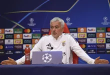 Photo of Мурињо на прес конференцијата дојде со подарок