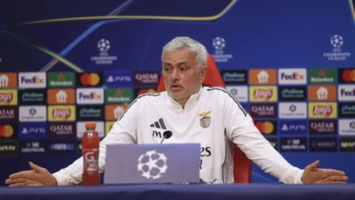 Photo of Мурињо на прес конференцијата дојде со подарок