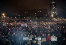 Photo of Словаците излегоа на протести низ земјата со барање за оставка на премиерот Фицо