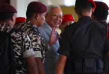 Photo of Поранешниот малезиски премиер Наџиб Разак осуден на 15 години затвор за злоупотреба на службена должност и перење пари