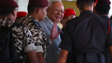 Photo of Поранешниот малезиски премиер Наџиб Разак осуден на 15 години затвор за злоупотреба на службена должност и перење пари