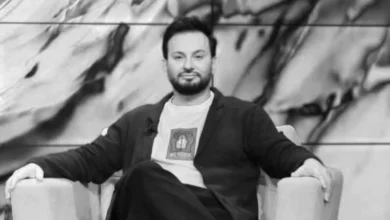 Photo of Брутално претепан познатиот албански водител Елтон Тозај, постои опасност да го загуби видот