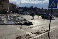 Photo of Од силен ветер падна парче лим од покрив на зграда во центарот на Куманово