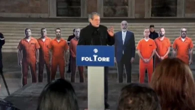 Photo of Мирен протест на опозицијата пред владата во Тирана, новата година ја почнува со масовни протести