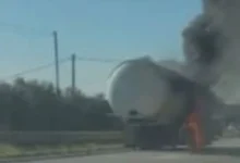 Photo of На цистерна со гас, со македонски регистарски таблички, избувнал пожар на патот Елбасан – Пеќин