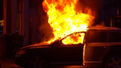 Photo of Велешките пожарникари спречиле пожар од возило што зафатил и друго возило и бандера да се прошири на куќите во тесните сокаци во стариот дел од градот