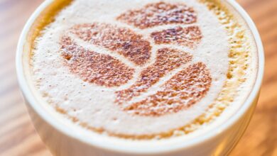 Photo of Најголемото „капучино“ со јадливо злато се служи со 10 слатки топчиња