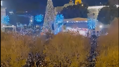 Photo of Божиќната елка во Витлеем првпат осветлена од почетокот на војната во Појасот Газа