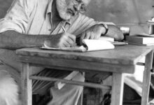 Photo of “Луѓето кои ги сакаме никогаш суштествено не “умираат” – Хемингвеј за најразорната загуба и смислата на животот