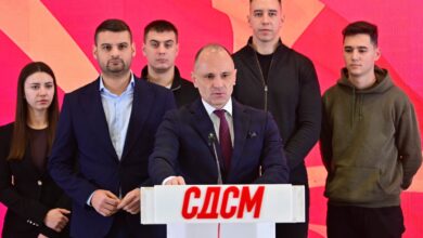 Photo of (ВИДЕО) Повиците за насилство, претставници и симпатизери на власта резултираа со најголемиот медиумски инцидент после упадот во А1 Телевизија 2010 година, физички напад врз новинарите на Инфомакс