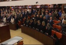 Photo of Мицкоски и Сиљановска-Давкова дојдоа во Собранието — се одржува седницата за трагедијата во Кочани