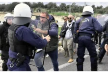 Photo of Грчките земјоделци пак блокираат со трактори на „Евзони“