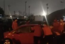 Photo of Видео: Ракометарите на Тиквеш кренаа автомобили за да го ослободат својот автобусот
