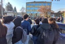 Photo of Средношколци протестираат пред СВР Тетово бидејќи имало лажни дојави за бомби и губеле часови