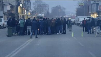 Photo of 24-годишник на блокадата кај Пластичарска нападнал полициски службеник