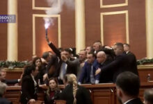 Photo of (Видео) Тепачка во албанскиот парламент