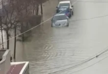 Photo of Поплави во повеќе градови во Албанија, најкритично во Драч, Лежа и Кукс, има прекин во наставата и почната е евакуација