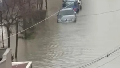 Photo of Поплави во повеќе градови во Албанија, најкритично во Драч, Лежа и Кукс, има прекин во наставата и почната е евакуација
