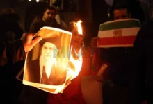 Photo of Режимот во Иран е поранлив отколку кога било досега, но Хаменеи не покажува знаци дека ќе попушти