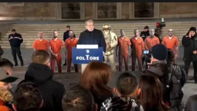 Photo of Бериша од протестот пред владата: Рама се движи кон државен удар и го блокира правосудниот систем, 2026 ќе биде година на падот на диктатурите