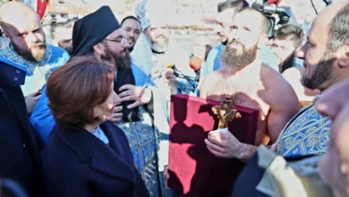 Photo of Претседателката Сиљановска-Давкова на одбележување на Богојавление – Водици во Охрид и во Струга