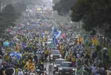 Photo of Гром удри во толпа луѓе за време на собирот за Болсонаро во Бразил, десетици повредени
