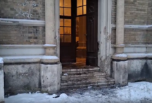 Photo of ВИДЕО: Запалена вратата на католичка црква во Нови Сад