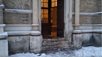 Photo of ВИДЕО: Запалена вратата на католичка црква во Нови Сад