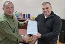Photo of Пензионираниот воен пилот Роберт Малезански ја прекина воената пензија и се вработи во ДЗС