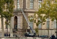 Photo of Ново видео од надзорните камери ја прикажува кражбата на скапоцен накит во Лувр во акција