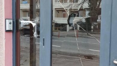 Photo of МВР: Непознато лице со рака го скршило стаклото на влезната врата на Амбасадата на Р. Бугарија