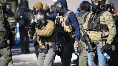 Photo of Граничните агенти вмешани во пукањето врз Алекс Прети се привремено отстранети од работа