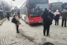 Photo of Автобусите „45“ и „23“ ненадејно престанале да возат,граѓаните од Ченто чекаат и мрзнат