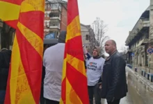 Photo of Кумановци што работеа во Ирак и Авганистан повторно на протест пред општинската зграда