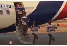 Photo of (ВИДЕО) Посмртните останки на телохранителите на Мадуро пристигнаа на Куба