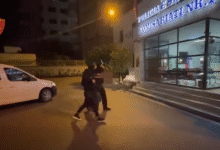 Photo of (ВИДЕО) Кај Тирана е уапсен 52-годишник од скопско Копаница, баран за тројно убиство во земјава