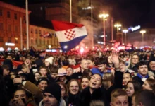 Photo of Хрватските ракометари дочекани од илјадници навивачи со настап на пејачот Томпсон