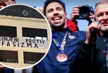 Photo of Хрватските ракометари во Загреб пречекани со песните на Томпсон, во публиката контроверзното знаме и усташки поздрав