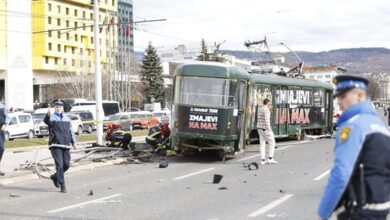 Photo of (ВИДЕО) Сведок на трагедијата во Сараево: Трамвајот немаше контрола, возачот не е виновен, мавташе со рацете и ѕвонеше